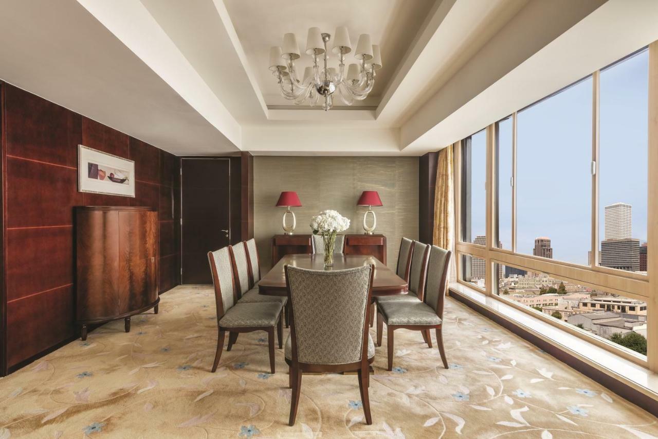 Hotel Shangri-la 5*