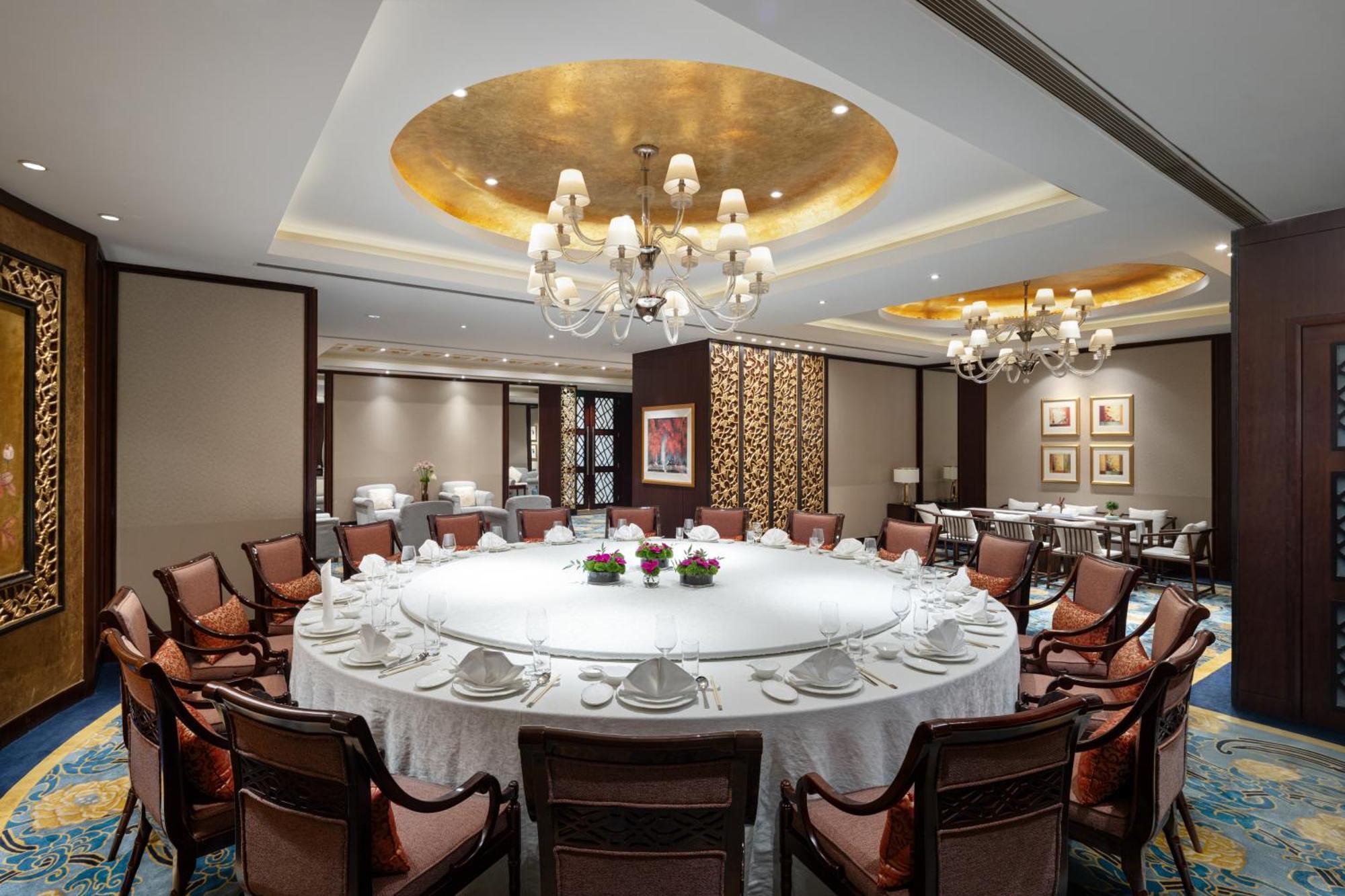 Shangri-la Hotel 5*